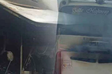 தெற்கு அதிவேக வீதியில் திடீரென தீ பிடித்த பேருந்து