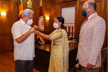 படைவீரர்கள் நினைவு மாதம் ஆரம்பம்- கோட்டாபயவுக்கு அணிவிக்கப்பட்ட கொடி!