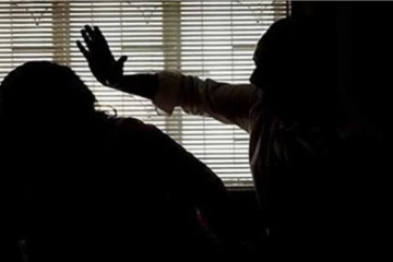 மருமகளை கொடூர நிலையில் சித்ரவதை செய்து உறுப்புகளில் சூடுவைத்த மாமியார் - பகீர் சம்பவம்