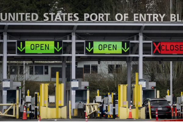 எல்லைப் பகுதியில் அமெரிக்க அதிகாரியை உதைத்ததாக கனடிய பெண் மீது குற்றச்சாட்டு | Canadian Woman Charged With Illegally Crossing எல்லைப் பகுதியில் அமெரிக்க அதிகாரியை உதைத்ததாக கனடிய பெண் மீது குற்றச்சாட்டு | Canadian Woman Charged With Illegally Crossing