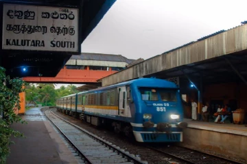 ரயில் விபத்தில் இரு பெண்கள் உயிரிழப்பு; அதிகாலை இடம்பெற்ற துயரம்