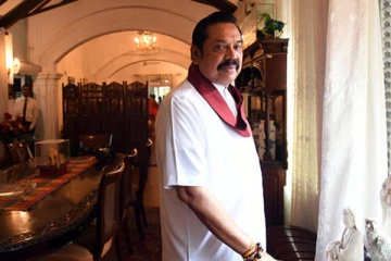 மஹிந்தவை கொழும்பில் இருந்து வெளியேற்றச் சதி; குற்றம் சுமத்தும் பெரமுன