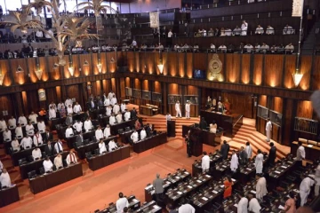 அமளிதுமளியான நாடாளுமன்றம்- பரபரப்பான சூழ்நிலையில் ஆளும் தரப்பின் பங்காளிகள் வெளியிட்டுள்ள பகிரங்க அறிவிப்பு!