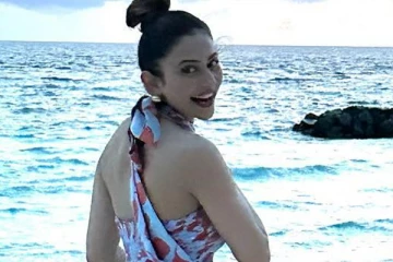 மாலத்தீவு கடற்கரையில் நடிகை ரகுல் ப்ரீத் கவர்ச்சி போஸ்