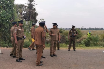 பேருந்தில் சென்று கொண்டிருந்த சிறைச்சாலை அதிகாரி மீது தாக்குதல்