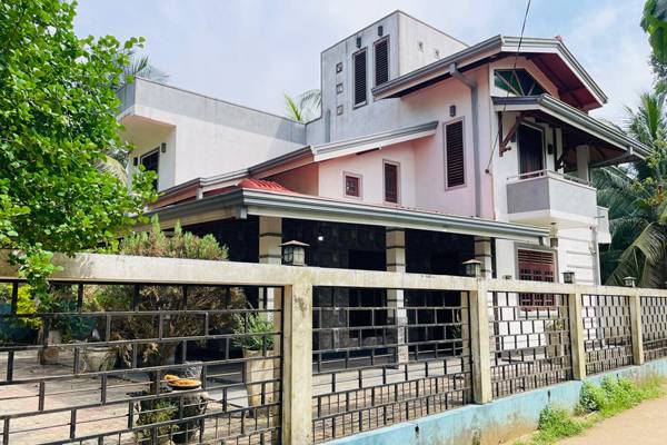 சட்டவிரோதமாக பல கோடி ரூபா சொத்து சேர்த்த நபர் - பறிமுதல் செய்யப்பட்ட ஆடம்பர வீடு | House Belonging To Deegala Saman Is Confiscated