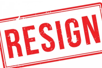 කෙටි පණිවුඩයක් නිසා හදිසියේම අගමැති ඉල්ලා අස්වෙයි..ආන්දෝලනාත්මක තත්වයක්..