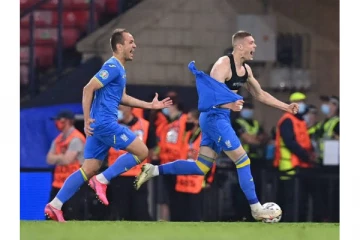 சுவீடனை தோற்கடித்து முதல்முறையாக கால்இறுதிக்கு முன்னேறிய உக்ரைன் அணி!