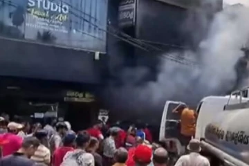 කරවනැල්ලේ හදිසියේම විශාල ගින්නක් - ගින්න පාලනයට ජල බවුසර්