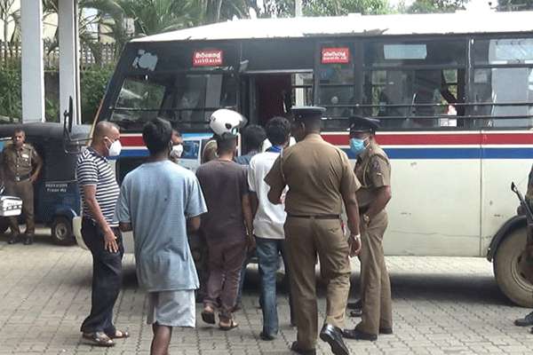 பேருந்திலிருந்து தூக்கி வீசப்பட்ட மாணவன் உயிரிழப்பு | Student Who Was Thrown From The Bus Died பேருந்திலிருந்து தூக்கி வீசப்பட்ட மாணவன் உயிரிழப்பு | Student Who Was Thrown From The Bus Died