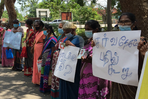 சர்வதேச மகளிர் தினத்தை புறக்கணித்து வலிந்து காணாமல் ஆக்கப்பட்டோரின் உறவுகள் போராட்டம் (VIDEO) | Ignoring International Women S Day Struggle Waged