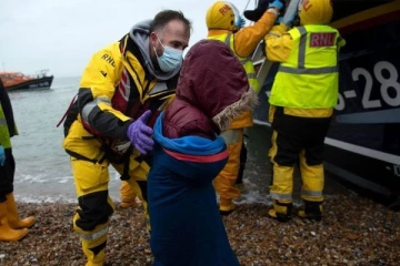 தொடரும் ஆங்கில கால்வாய் மரணங்கள்! -  27 பேர் நீரில் மூழ்கிய பிறகும் வந்த படகுகள்