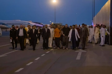 ரஷ்யாவால் விடுவிக்கப்பட்ட பிரித்தானிய போர்க் கைதிகள் - முதல் படம் வெளியானது