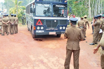 காலணிக்குள் மறைத்துவைத்து சிறைக்குள் கடத்த முற்பட்ட கையடக்கத் தொலைபேசிகள் சிக்கின