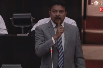 ''උත්තර නැතිවෙද්දී 88/89 ඇදලා ගන්නවා සජිත්ලා කියන්නේ පට්ට පල් බොරු බේගල් '' මහින්ද ජයසිංහගෙන් සැර ප්‍රහාරයක්