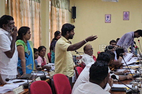 மானிப்பாய் பிரதேச சபையில் அமளி துமளி - மரணச் சடங்கிற்கு வெடி கொழுத்த 10 ஆயிரம் கட்டணம் | 10 000 Rupees Fee For Funeral