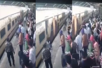 ரயில் விபத்தில் சிக்கிய பயணியை ஒரு நொடியில் காப்பாற்ற நபர் - திக்.. திக்... வீடியோ வைரல்!