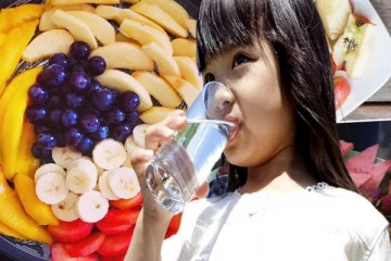 இந்த பழங்களை சாப்பிட்ட பின் மறந்தும் தண்ணீர் குடிக்காதீங்க: ஜாக்கிரதை