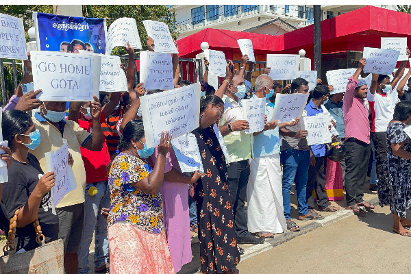 மன்னாரில் அரசுக்கு எதிராக கவனயீர்ப்பு போராட்டம் - ஐபிசி தமிழ்