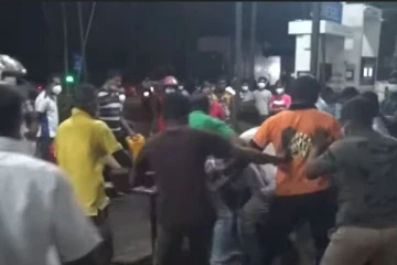 ප්‍රධාන නගරයක ඉන්ධන පිරවුම්හලක් අසල ගුටි කෙලියක්...