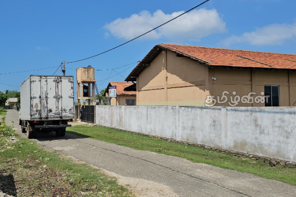 யாழில் ஒப்பந்த காலம் நிறைவடைந்தும் வெளியேறாத தனியார் நிறுவனம்: வெடித்த போராட்டம் | Jaffna Fishermen Protest யாழில் ஒப்பந்த காலம் நிறைவடைந்தும் வெளியேறாத தனியார் நிறுவனம்: வெடித்த போராட்டம் | Jaffna Fishermen Protest