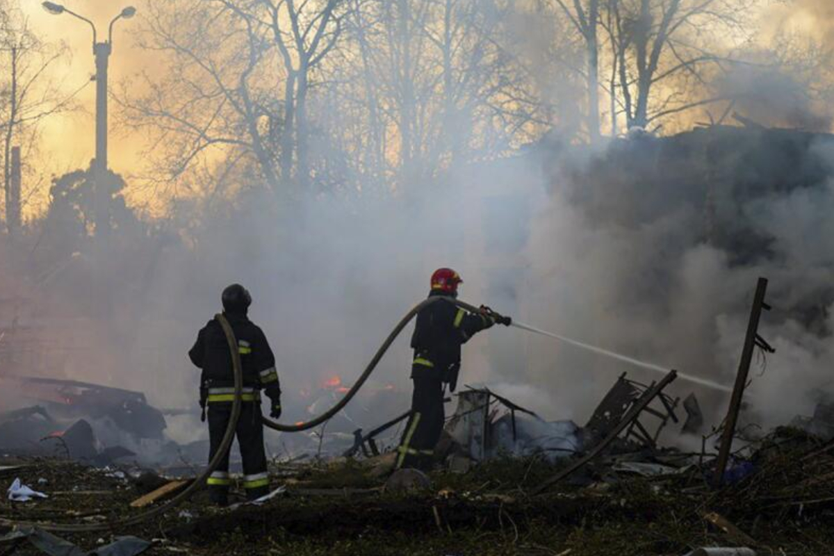 உக்ரைனில் ரஷ்யா சரமாரித் தாக்குதல்! மூன்று பேர் படுகொலை | Three Killed In Russian Attack In Ukraine