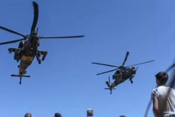 பயிற்சியில் ஈடுபட்டிருந்த ஹெலிகாப்டர்கள் மோதிய விபத்தில் 5 பேர் பலி