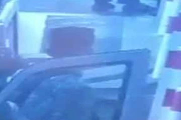 ඝාතන 13කට සැක පුද්ගලයා පොලීසිය රවටා පැනගිය අපූරු රංගනේ.. (VIDEO )