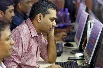 ஒரே நாளில் கடும் சரிவை சந்தித்த சென்செக்ஸ் - முதலீட்டாளர்கள் பெரும் அதிர்ச்சி!