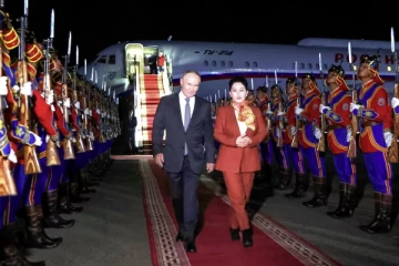 சர்வதேச நீதிமன்ற உத்தரவை மீறி புடின் மங்கோலியா பயணம்