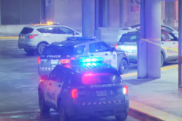 டொரோண்டோவில் பேருந்துக்குள் இடம்பெற்ற துப்பாக்கிச் சூடு – ஒருவர் உயிரிழப்பு | Male Dead Following Shooting Inside Bus