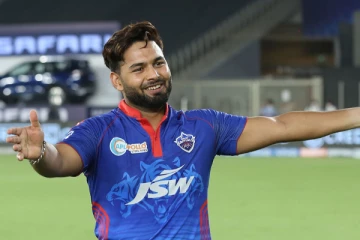 கொல்கத்தா போட்டியில் ரசிகர்களுக்கு இன்ப அதிர்ச்சியளித்த ரிஷப் பண்ட் ... என்ன நடந்தது?