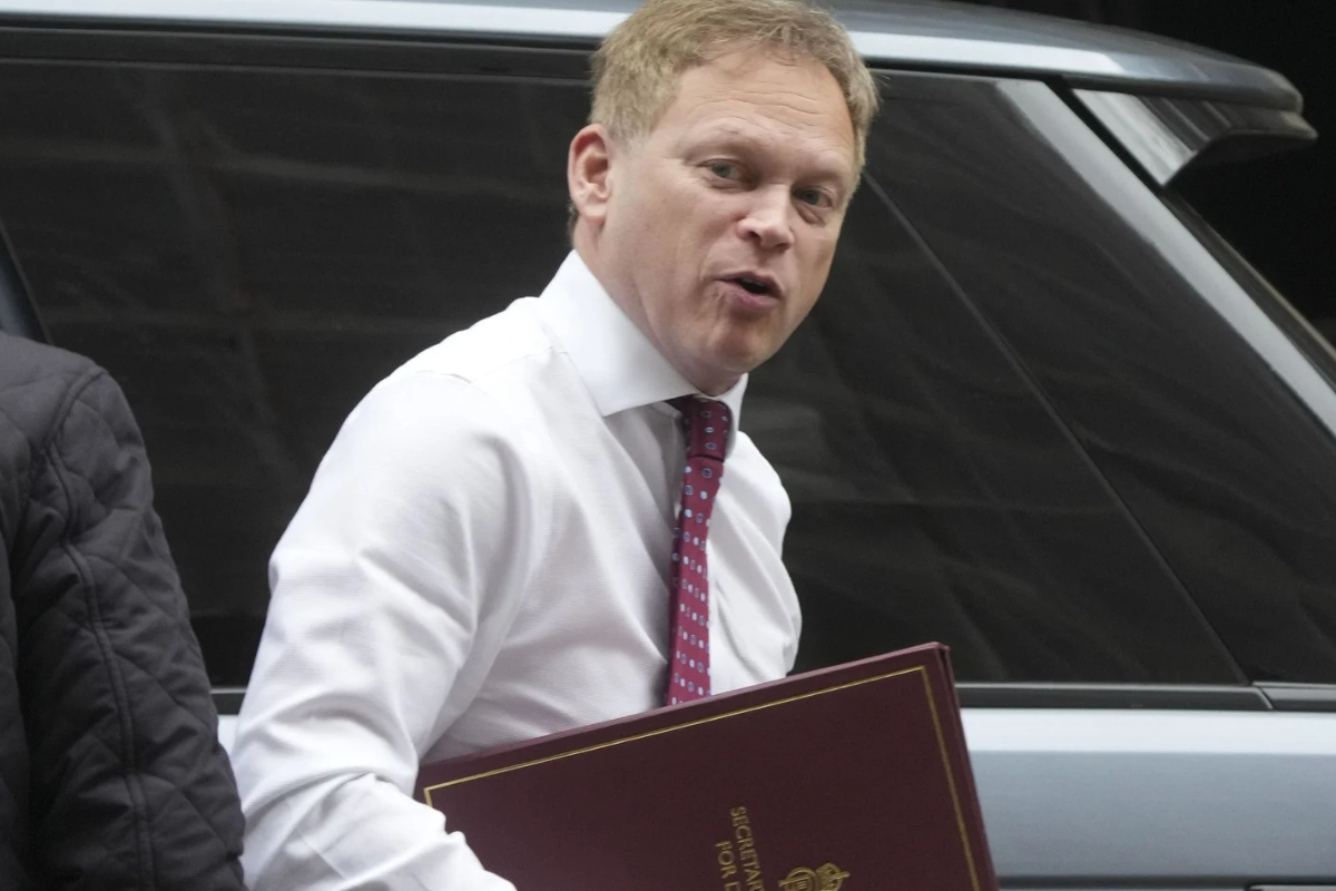 பிரிட்டன் முன்னாள் பாதுகாப்பு அமைச்சர் ராஜினாமா | British Ex Defence Minister Grant Shapps Resigns