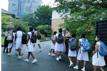 இன்றில் இருந்து பாடசாலைகளுக்கு விடுமுறை