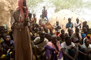 திடீரென துப்பாக்கிகளுடன் சந்தையில் நுழைந்த பயங்கரவாதிகள்; 58 அப்பாவிகளை கொடூரமாக சுட்டுக் கொன்று வெறிச்செயல்