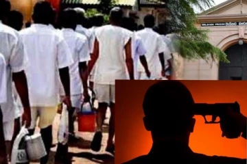 අපරාධකරුවන් සිරකුටිවලින් එළියට ගෙන දණ ගස්වා පිස්තෝලය හිසට තැබූ ඇමති මාට්ටු වෙයි!!!.(VIDEO)