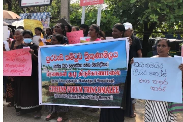 திருகோணமலையில் கடற்தொழிலாளர்கள் பல்வேறு கோரிக்கைகளை முன்வைத்து ஆர்ப்பாட்டம் (Photos)