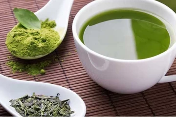 கிரீன் டீயை தெரிந்து கூட இந்த நேரத்தில் குடித்து விடாதீங்க.. உயிருக்கே உலைவைக்கும் ஆபத்து!