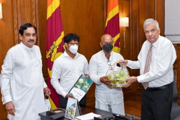 இலங்கையில் விளைந்த பச்சை நிற ஆப்பிள்-முதல் அறுவடை ஜனாதிபதியிடம் கையளிப்பு(Video)