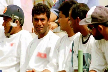 முன்னாள் கிரிக்கட் வீரருக்கு எதிராக வழக்கு தொடர தயாராகும் ரணில்