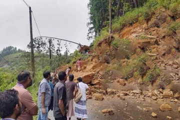 ஹட்டனில் பாரிய மண்சரிவு! சாரதிகளுக்கு பொலிஸார் விடுத்துள்ள அறிவுறுத்தல் (Video)