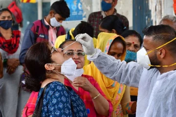 மக்களே எச்சரிக்கையாக இருங்கள் : அதிகரிக்கும் கொரோனா .. மத்திய அரசு வார்னிங்