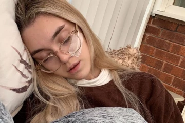 தினமும் 21 மணி நேர தூக்கம்... ஸ்தம்பித்துப் போன வயிறு: அவதிப்படும் பிரித்தானிய இளம்பெண்