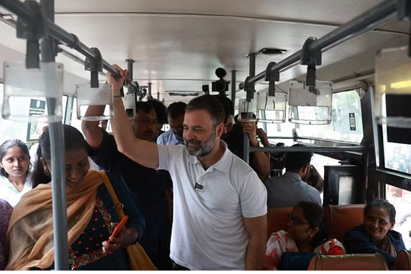 ragulgandhi-travels-in-govt-bus-with-people
