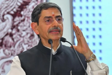 காந்தி இன்றும் கேலி செய்யப்பட வேண்டுமா? முதல்வருக்கு ஆளுநர் ரவி கேள்வி