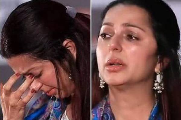 நடுஇரவில் என்னால் தூங்கவே முடியல!! மேடையில் கண்ணீர் விட்டு அழுத நடிகை பூமிகா.. | Bhumika Chawla Emotional Speech Euphoria Pressmeet