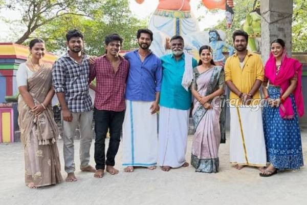 படப்பிடிப்பை தாண்டி ஜாலி டூர் சென்றுள்ள அய்யனார் துணை சீரியல் நடிகர்கள்... வீடியோ பாருங்க | Ayyanar Thunai Serial Actors Vacation Video