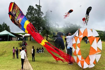 நுவரெலியாவில் மாபெரும் வினோத காற்றாடி திருவிழா