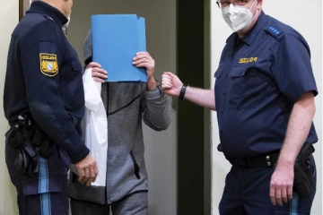 ஜேர்மனியில் பல ஆண்களின் விதைப்பைகளை அகற்றிய போலி மருத்துவருக்கு சிறை!