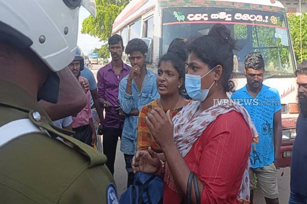 கிளிநொச்சியில் பேருந்தில் மோசமான செயலில் ஈடுபட்ட மூன்று பெண்கள்! | 3 Women Stole Money Bus Passenger In Kilinochchi